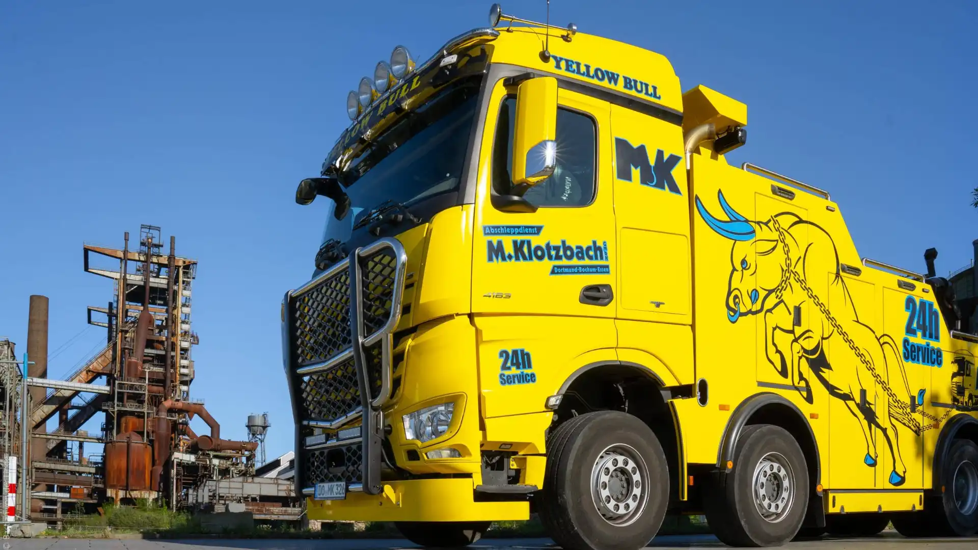 Abschleppfahrzeug der Markus Klotzbach GmbH, Frontansicht