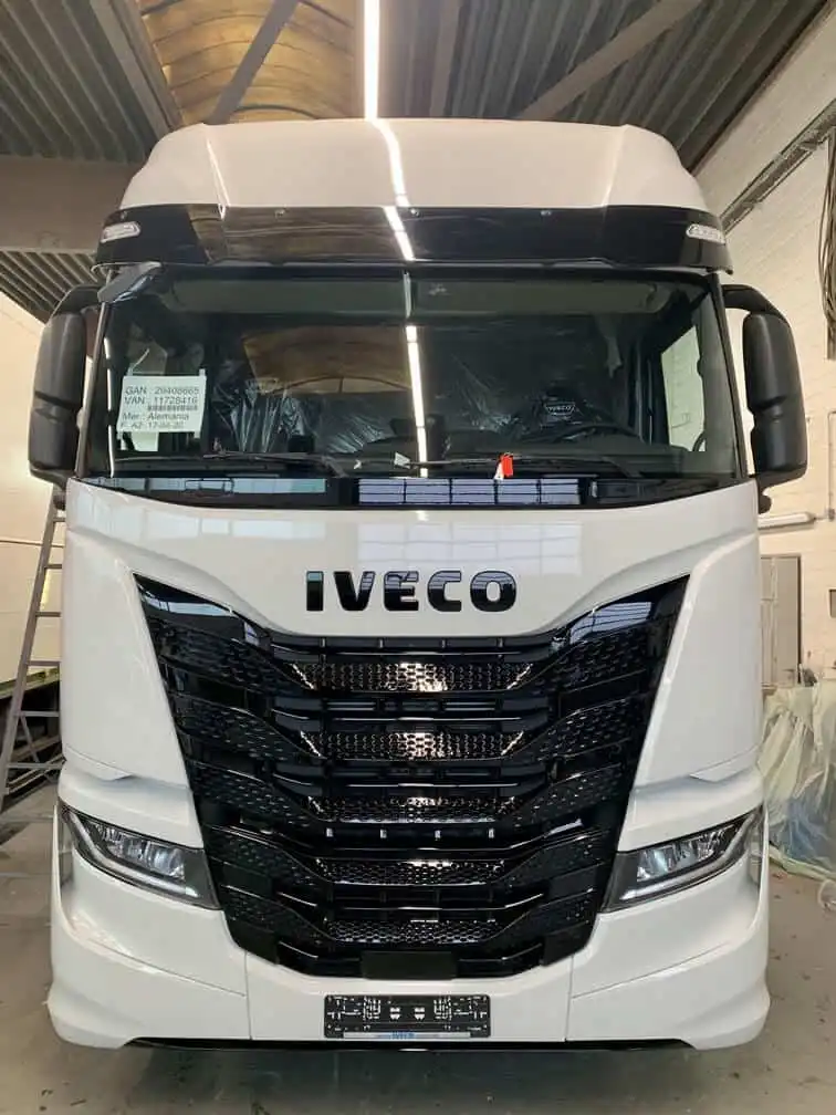 IVECO S-Way in der Lackierhalle von Strecker